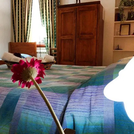 ベッド・アンド・ブレックファスト La Al Castello プルサーノ